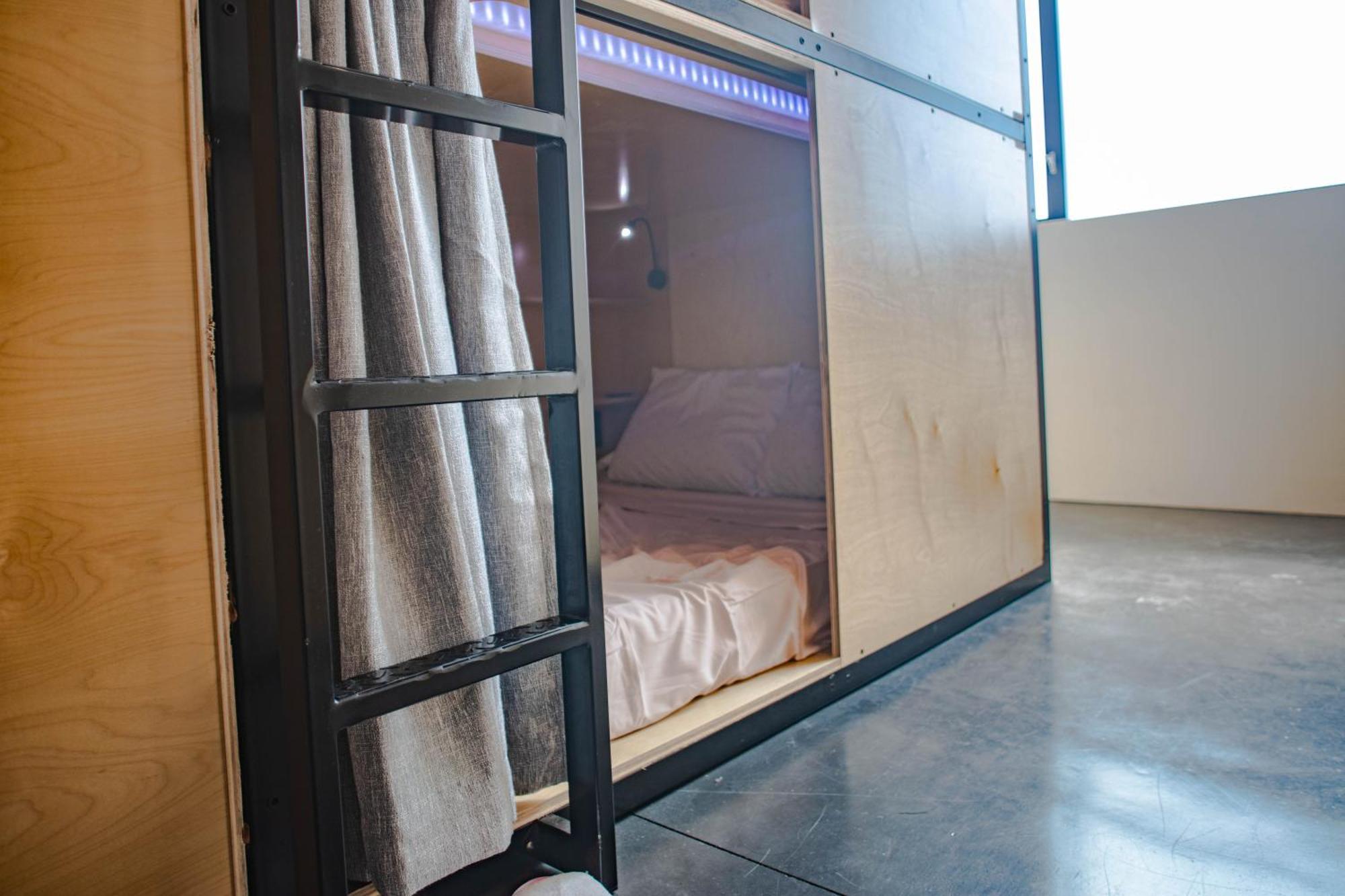 Хостел Haven Coliving Лос-Анджелес Экстерьер фото